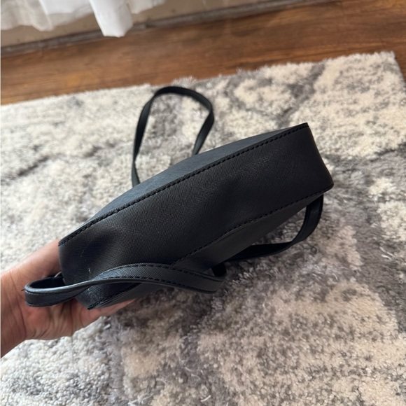 Crossbody Guess - Picture 3 of 4